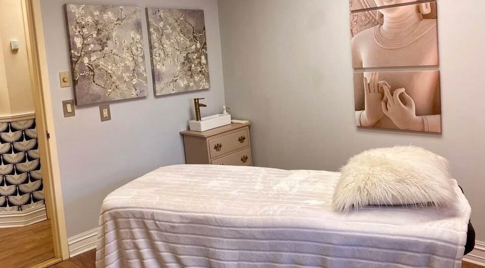 Relaxing therapy room at Amita Luna Perinatal, Lynbrook, New York, US with soothing decor and soft lighting.