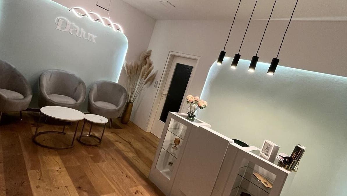 Moderner Empfangsbereich bei TophotCosmetics Nataliia Popovych, Stuttgart, Baden-Württemberg, DE.