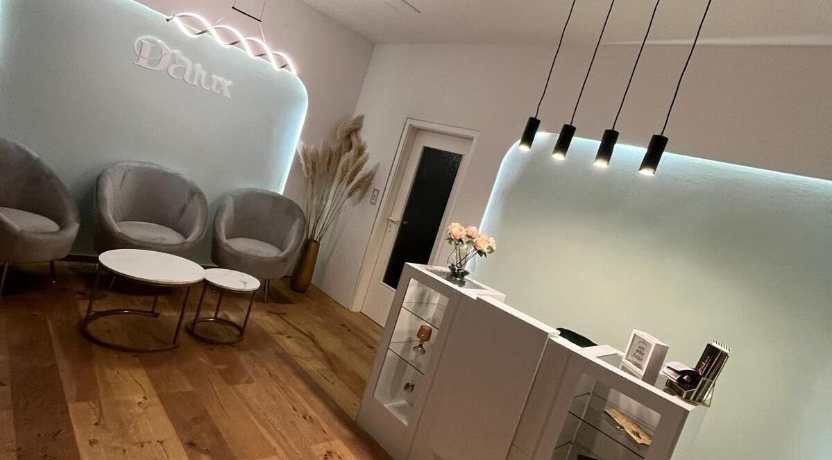 Moderner Empfangsbereich bei TophotCosmetics Nataliia Popovych, Stuttgart, Baden-Württemberg, DE.