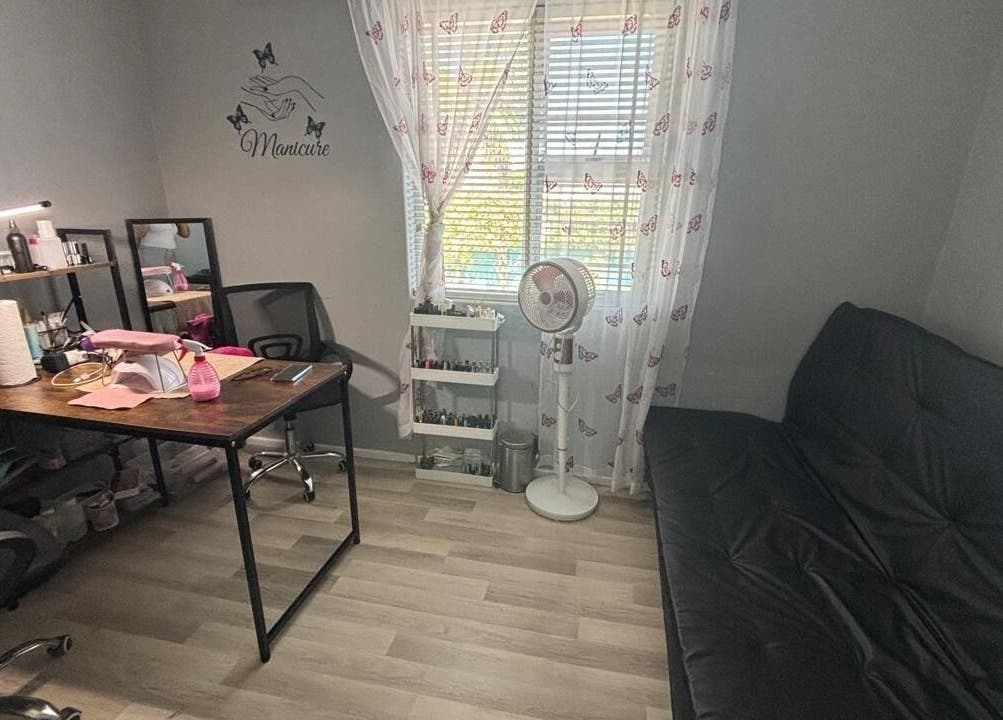 Cozy manicure room at Staceys’ Nail H@ven, Cape Town, Western Cape, ZA with elegant decor and work desk.