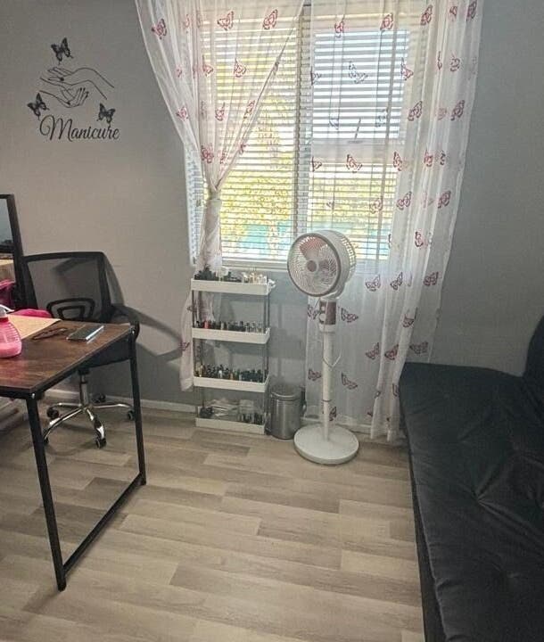Cozy manicure room at Staceys’ Nail H@ven, Cape Town, Western Cape, ZA with elegant decor and work desk.