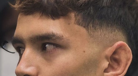 Sl Barber image 3
