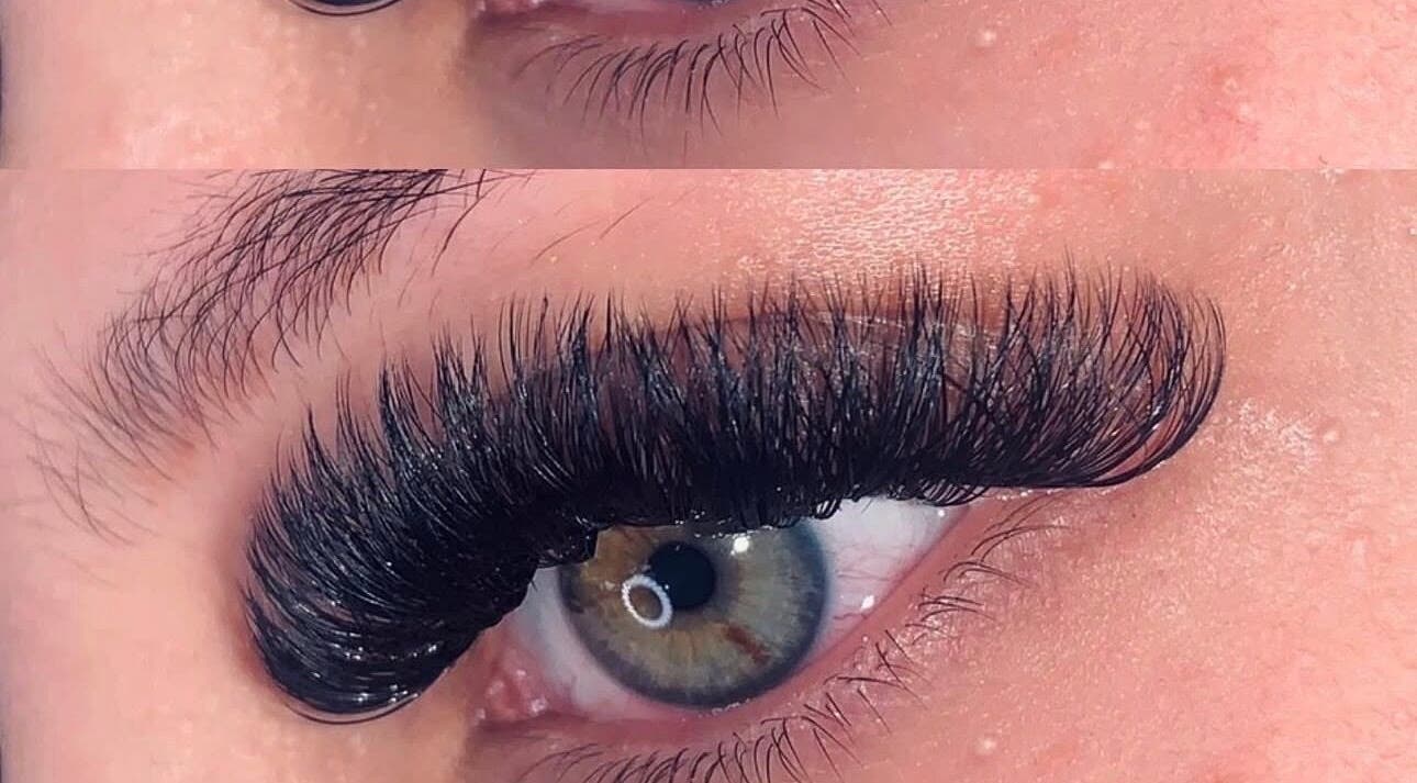 Close-up of eyelash extension at NJ Lash Lounge, Preston, England, GB.