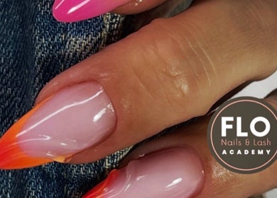 Ongles élégants et colorés chez Flo Nails & Lash Academy à La Boissiere, Occitanie, FR.