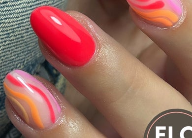 Décor d'ongles colorés à Flo Nails & Lash Academy, La Boissiere, Occitanie, FR.