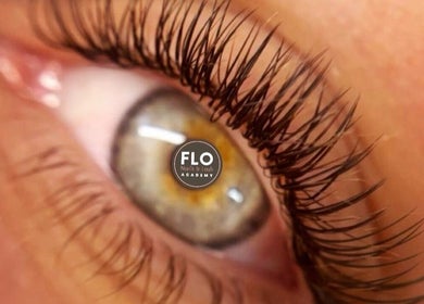 Cils magnifiquement rehaussés chez Flo Nails & Lash Academy, La Boissiere, Occitanie, FR.