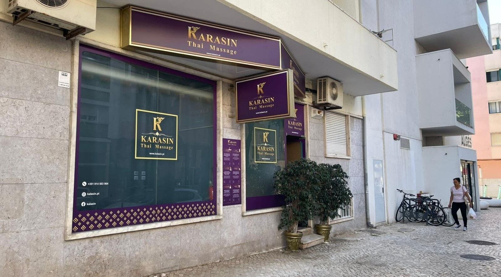 Exterior of Kalasin Thai Massage Algés in Algés, Lisboa, PT featuring its modern signage.