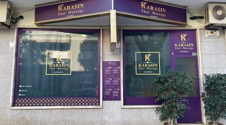 Front view of Kalasin Thai Massage Algés in Algés, Lisboa, PT with purple signage and plants.