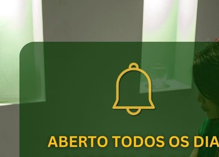 Sabaidee Thai Massage Sagres interior with soothing green lighting, located in Sagres, Faro, PT.