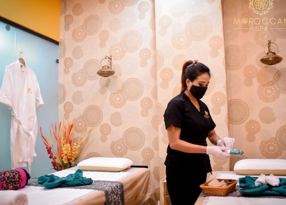 Therapist prepares for treatment at Moroccan Spa in Lucknow, Uttar Pradesh, IN. Elegant decor enhances relaxation.