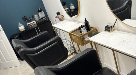 Solo Hairdressing image 2