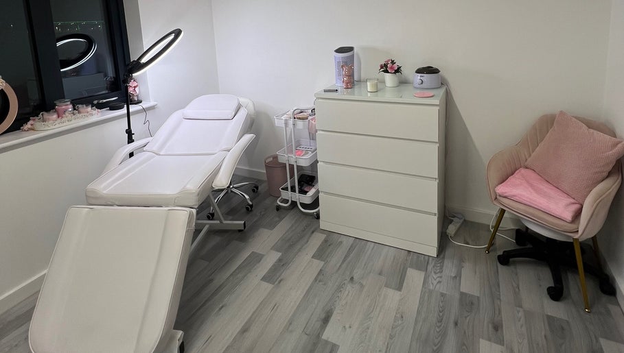 Glitz&GlamNailBar image 1