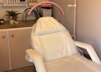 Luxury treatment chair in Aglow by VL, Essington, England, GB, highlighting relaxation and comfort.