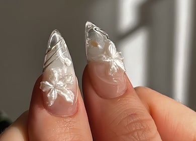 Intricate floral nail art at Pressed Beans, Montréal, Québec, CA, showcasing creative elegance and style.