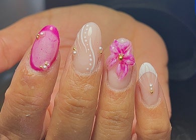 Intricate floral nail design at Gracie’s Nail Lab in West Bromwich, England, GB showcases creative elegance.