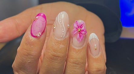 Intricate floral nail design at Gracie’s Nail Lab in West Bromwich, England, GB showcases creative elegance.