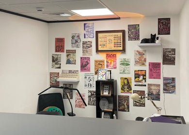 Artistic wall decor in Pineapple Chuncks Nail, Manchester, England, GB showcasing a creative atmosphere.