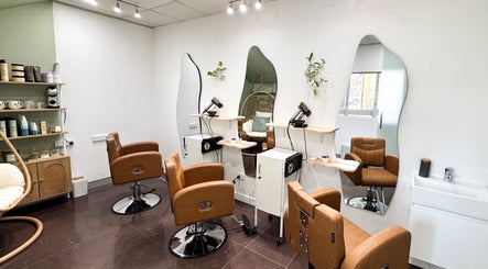 Botanica Hair Therapy