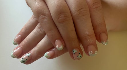 Delicate floral nail art at Ruth Elizabeth Beauty in Hinckley, England, GB, on a woman's manicured hands.