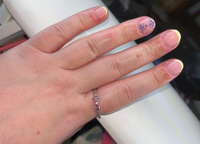 Elegant sparkling nails at Ruth Elizabeth Beauty, Hinckley, England, GB showcase stylish nail art.