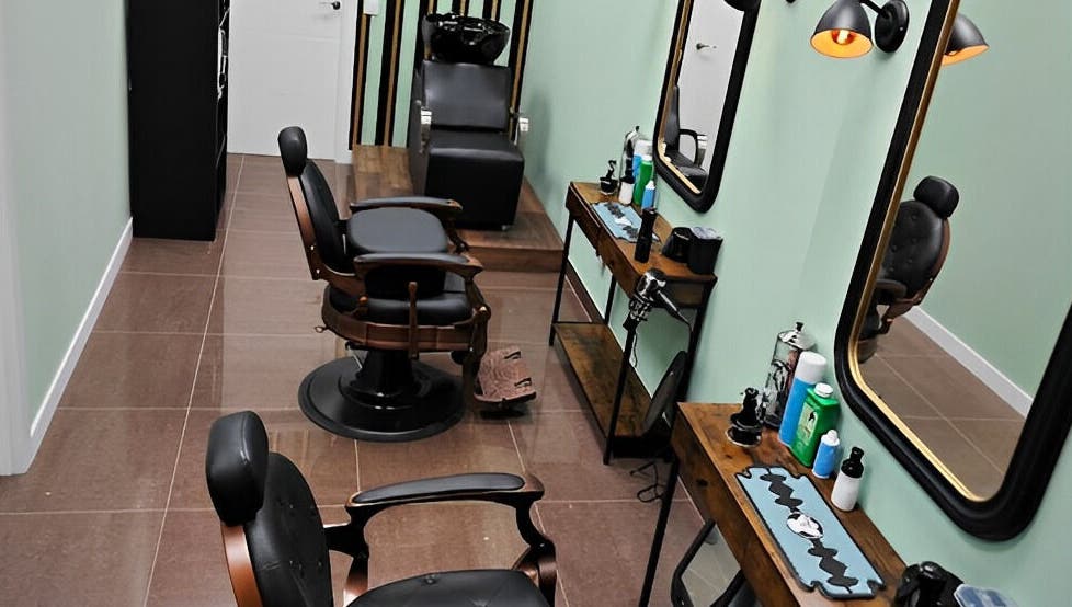 Sillas de barbero en Loro Bello Barbería, Móstoles, Comunidad De Madrid, ES