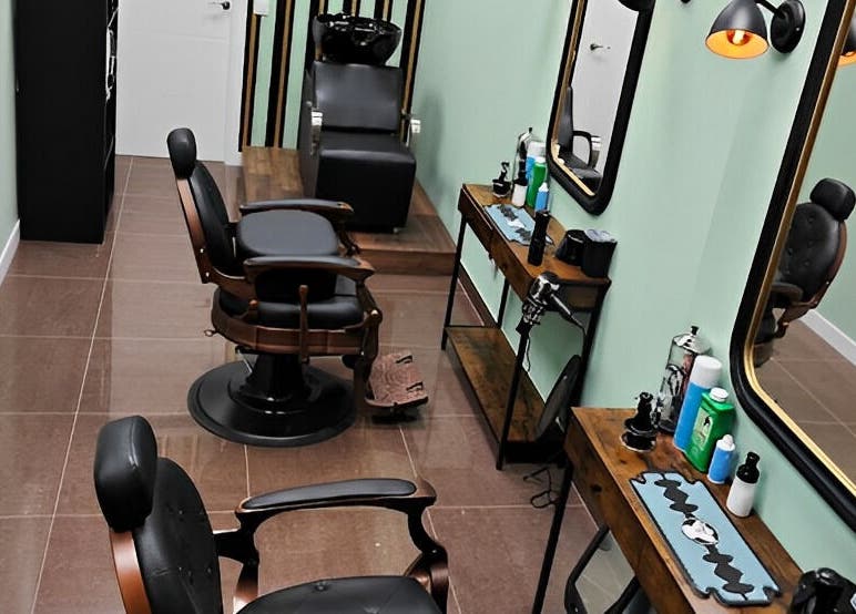 Sillas de barbero en Loro Bello Barbería, Móstoles, Comunidad De Madrid, ES