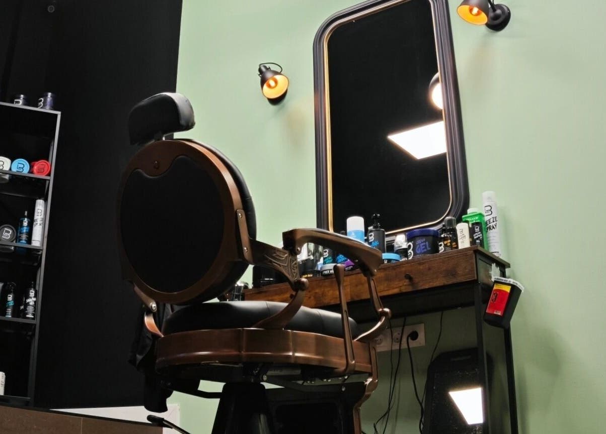 Silla de barbería en Loro Bello Barbería, Móstoles, Comunidad De Madrid, ES.