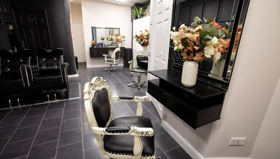 hình ảnh 1 của East London Hair and Beauty Studio