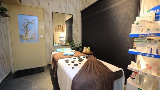 Leaders Palace Gents Care Facility