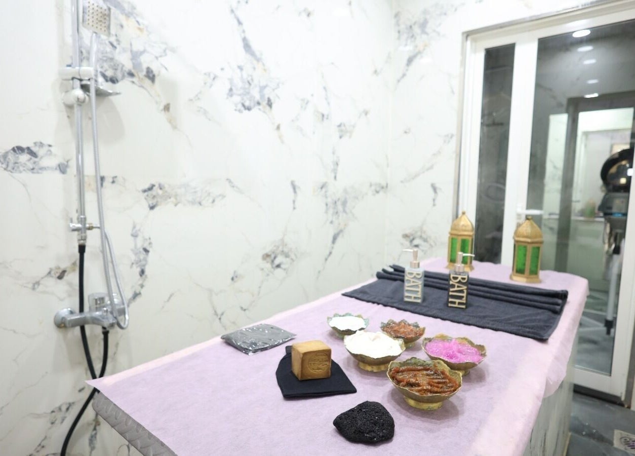 Luxurious spa room at Leaders Palace Gents Care Facility, Sharjah, AE, featuring premium bath essentials.
