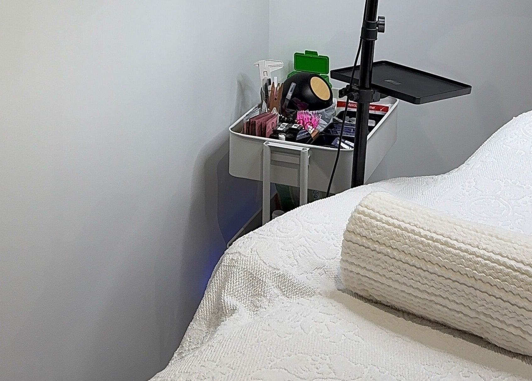 Lit de soin cosy à Harmony Facce, ., FR, prêt pour les traitements bien-être.