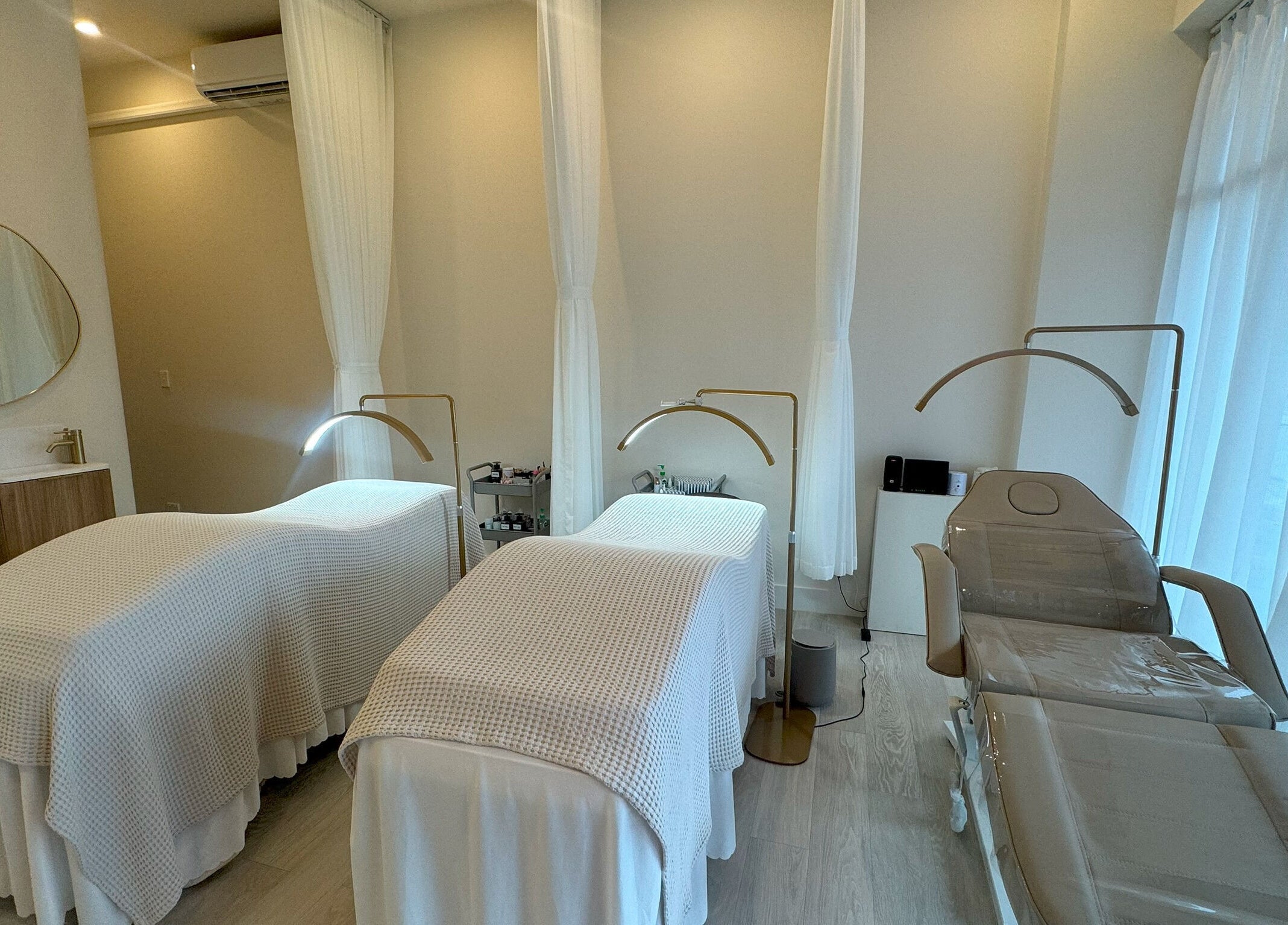 Relaxing treatment room at The Lash And Brow Gallery Malvern, Melbourne, Victoria, AU, exudes tranquility and comfort.