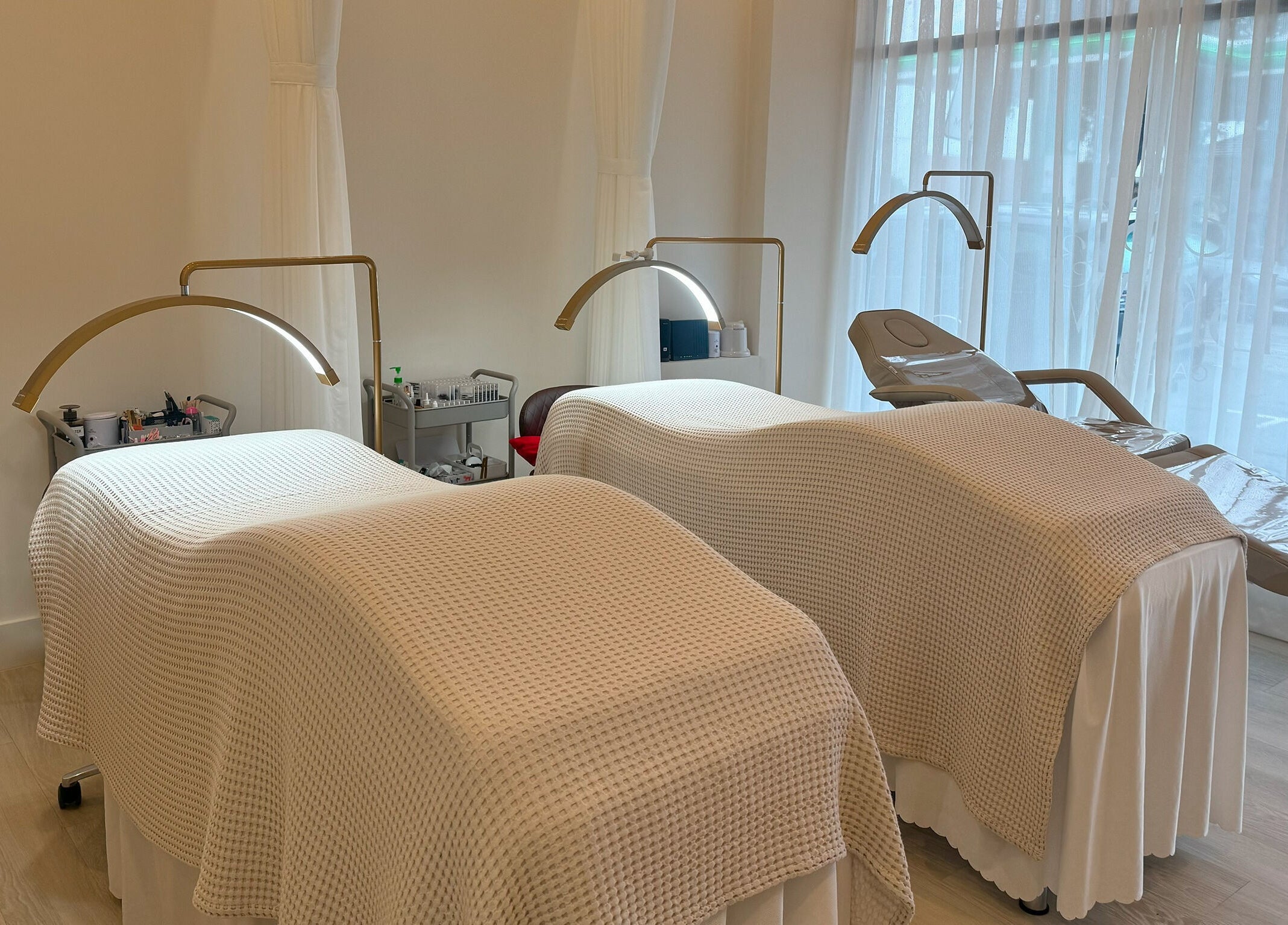 Cozy treatment beds in The Lash And Brow Gallery Malvern, Melbourne, Victoria, AU with soft lighting and serene ambiance.