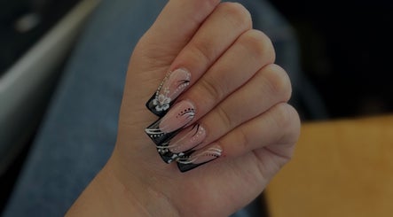 Immagine 2, Nailsbynane