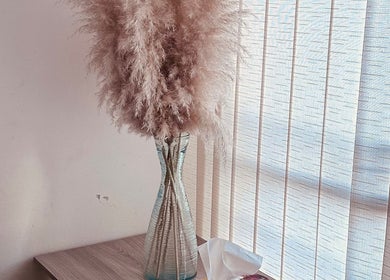 Elegant pampas grass vase decor at Serenity Wellness & Beauty Spa, Gqeberha, Eastern Cape, ZA.
