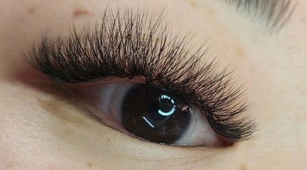 Sydney LED Eyelash Extensions image 2