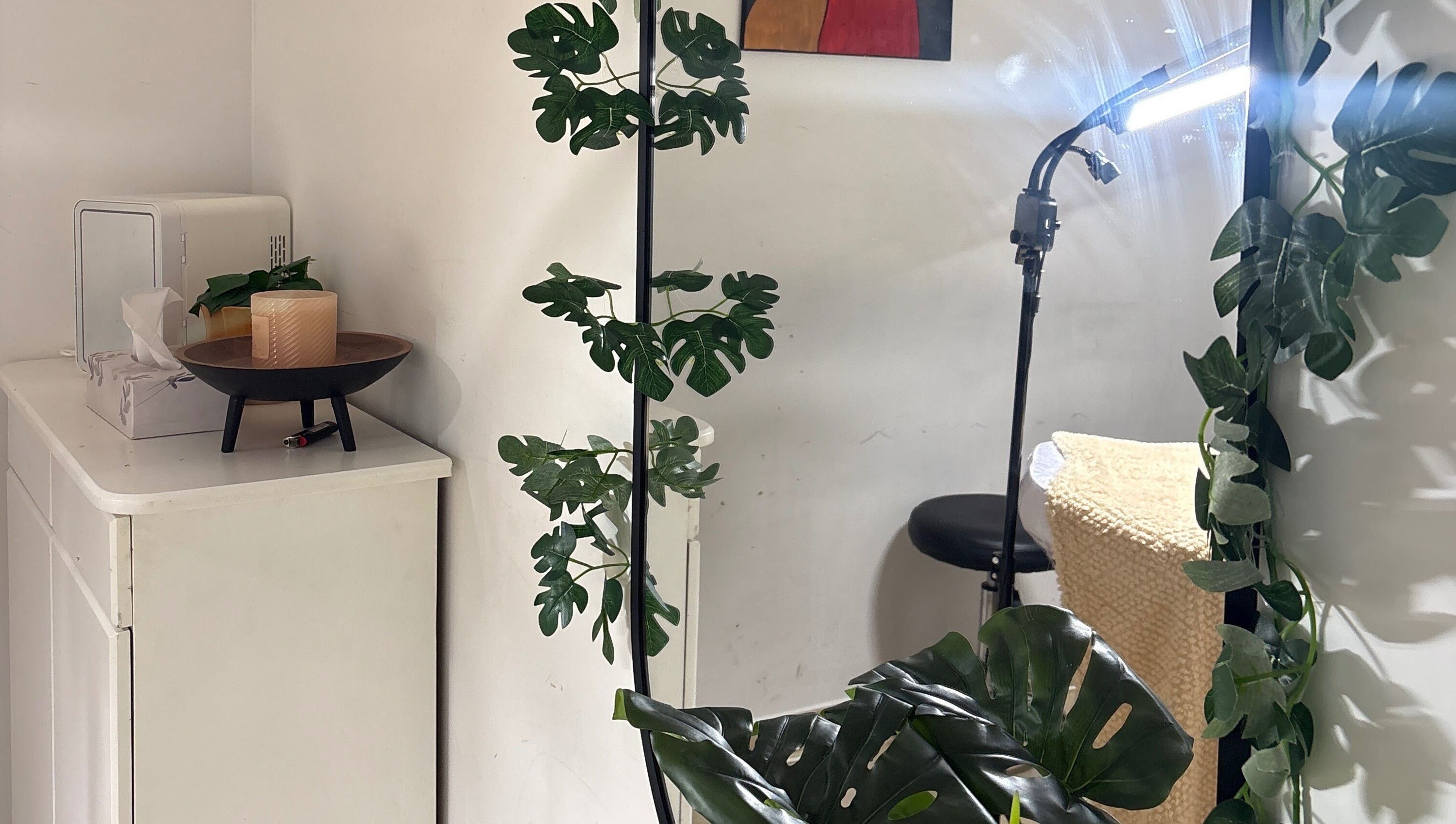 Espaço aconchegante do Studio Maria Nascimento em Anderlecht, Bruxelles, BE, com decoração e iluminação suave.