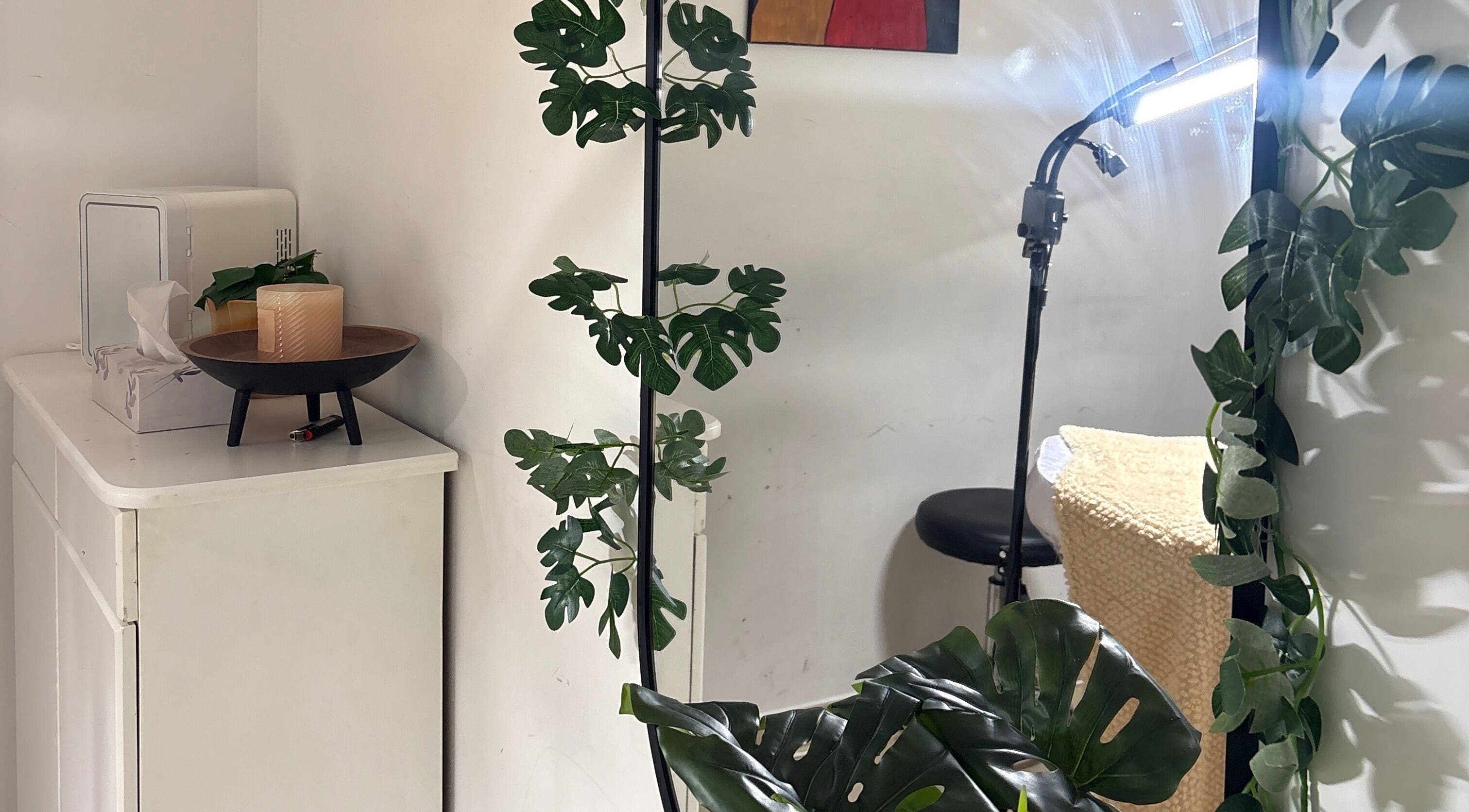 Espaço aconchegante do Studio Maria Nascimento em Anderlecht, Bruxelles, BE, com decoração e iluminação suave.