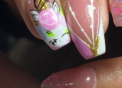 Uñas decoradas con arte de unicornio en Miradas en ti, Bogotá, Bogotá, CO.