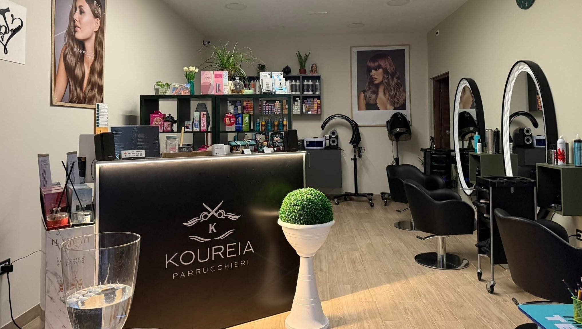 Interno elegante di KOUREIA PARRUCCHIERI DI GRAMONE ANNA MARIA a San Nicandro Garganico, Puglia, IT.