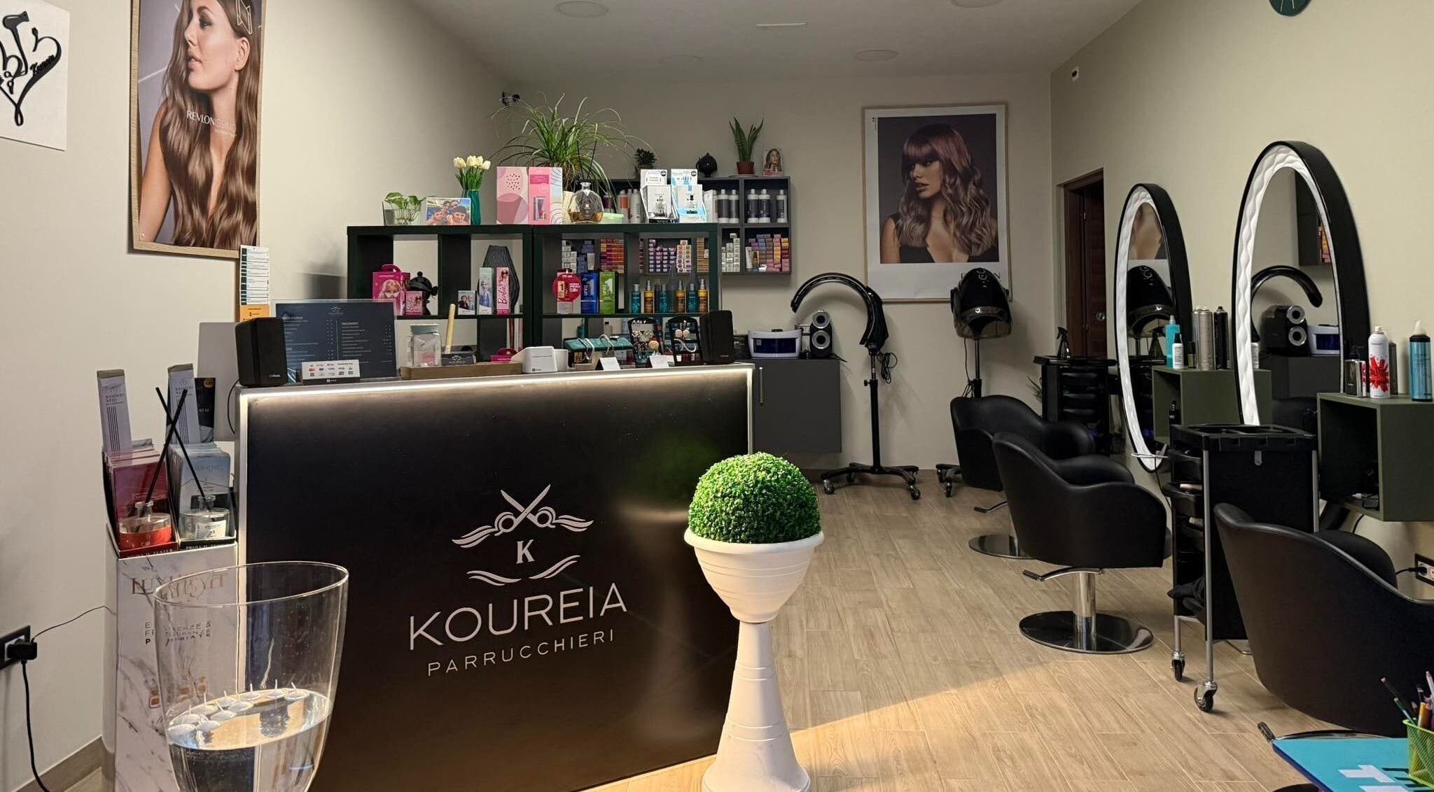 Interno elegante di KOUREIA PARRUCCHIERI DI GRAMONE ANNA MARIA a San Nicandro Garganico, Puglia, IT.