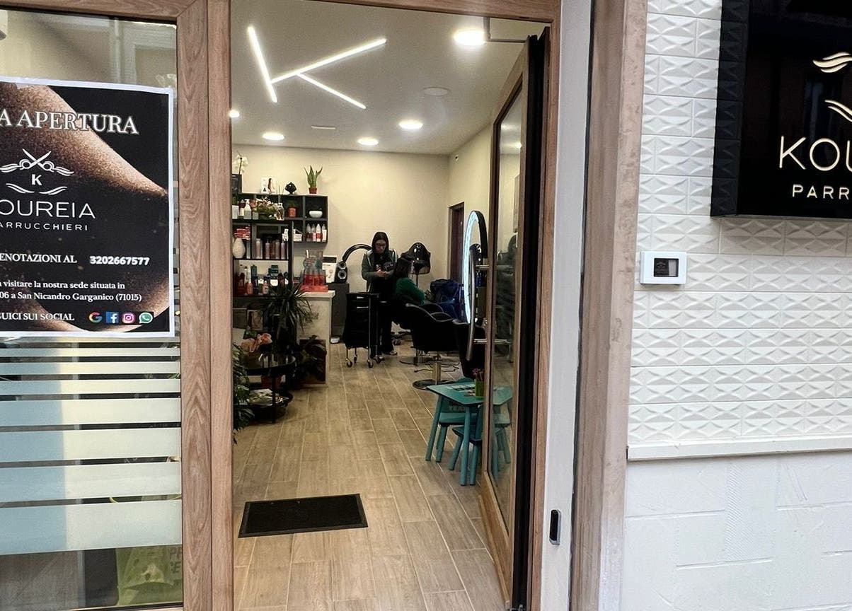 Ingresso di KOUREIA PARRUCCHIERI DI GRAMONE ANNA MARIA a San Nicandro Garganico, Puglia.