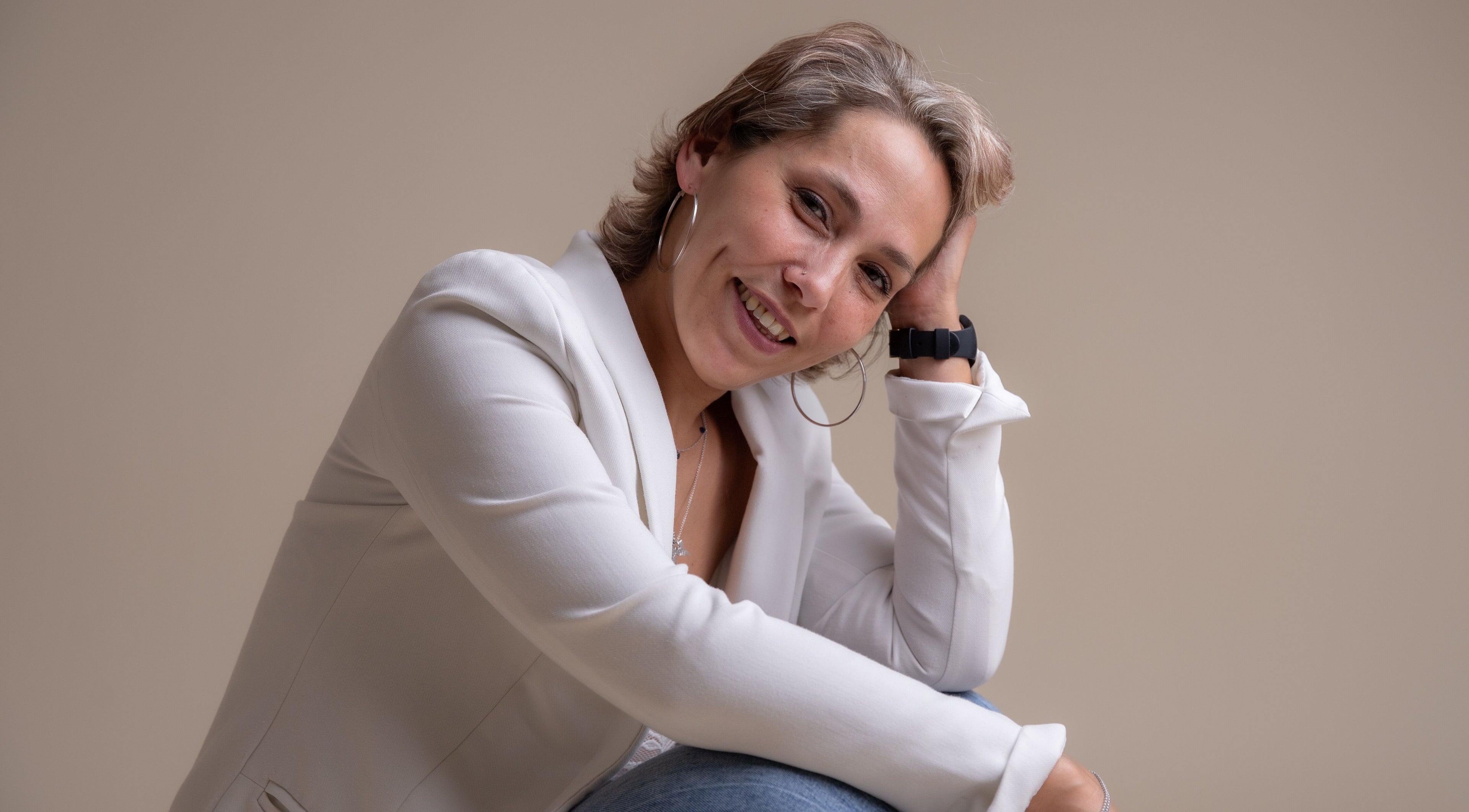 Personne souriante à Un instant détente, Limeil-Brévannes, Île-de-France, FR. Bien-être et relaxation.