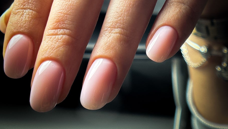 Ivon_manicurist, bilde 1