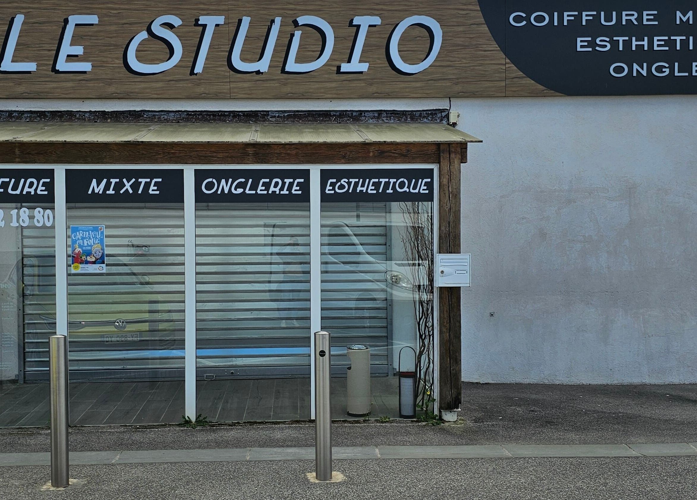 Façade du salon Sylvia beauté à La Fare-les-Oliviers, offrant coiffure et esthétique.
