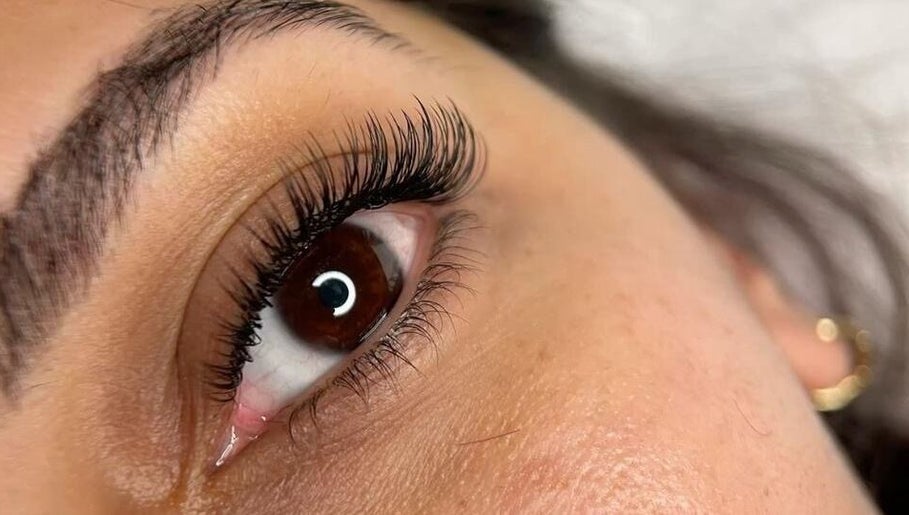 Close-up of eyelash extensions by Moscow Beauty, Riyadh, Riyadh, SA. Natural and lush appearance.