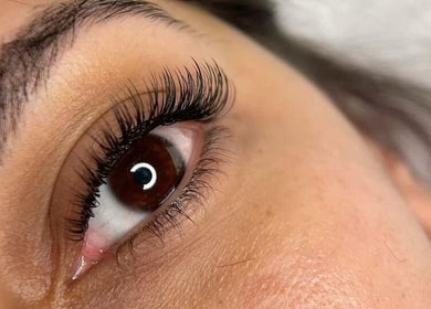 Close-up of eyelash extensions by Moscow Beauty, Riyadh, Riyadh, SA. Natural and lush appearance.