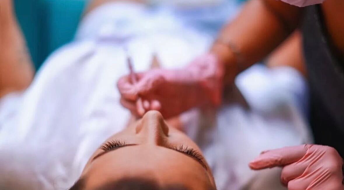 Procedimento de beleza no Cuidado Feminino, Santa Catarina, Santa Catarina, BR.