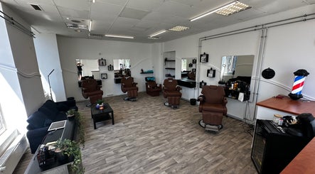 Dev’s Barberhood