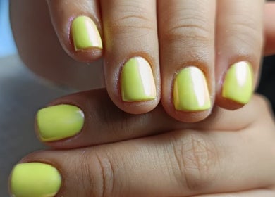 Uñas esmaltadas color limón en Egland_beauty_nails, Estación Central, Región Metropolitana, CL.